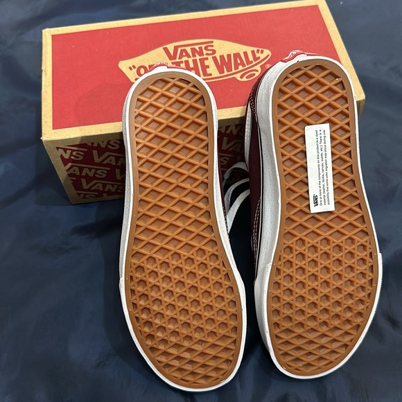 SOLD ON INSTAGRAM! NWT - Vans Old Skool - Picture 3 of 4